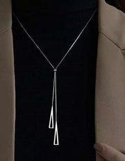 Colar Triângulo Prateado